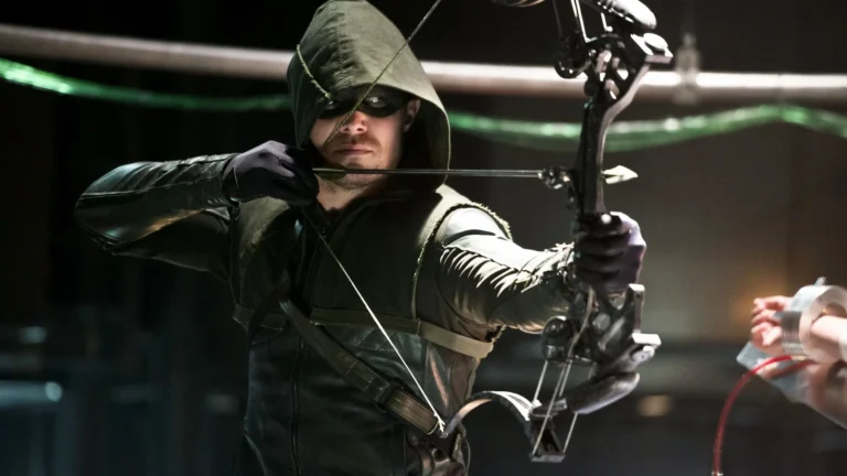 Arrow llega gratis a Pluto TV en mayo: el inicio del Arrowverse vuelve al streaming y no te va a costar nada