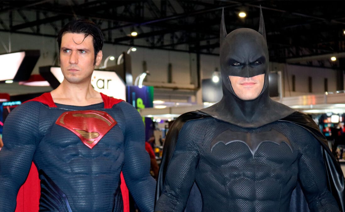 Cosplayers Superman y Batman